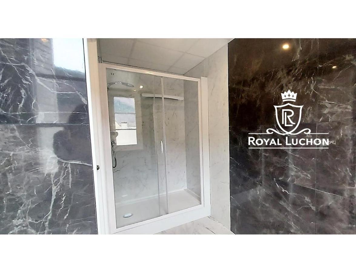 Royal Luchon Aparthotel Bagnères-de-Luchon Exteriör bild