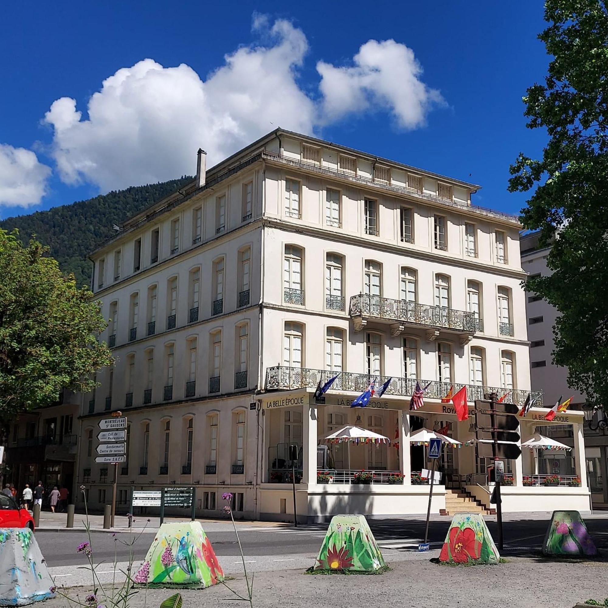 Royal Luchon Aparthotel Bagnères-de-Luchon Exteriör bild