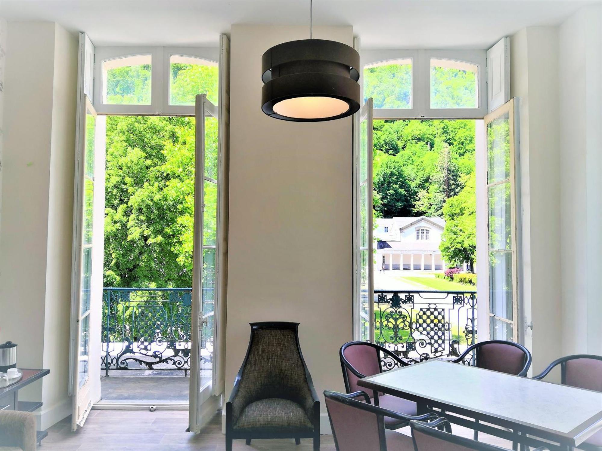 Royal Luchon Aparthotel Bagnères-de-Luchon Exteriör bild