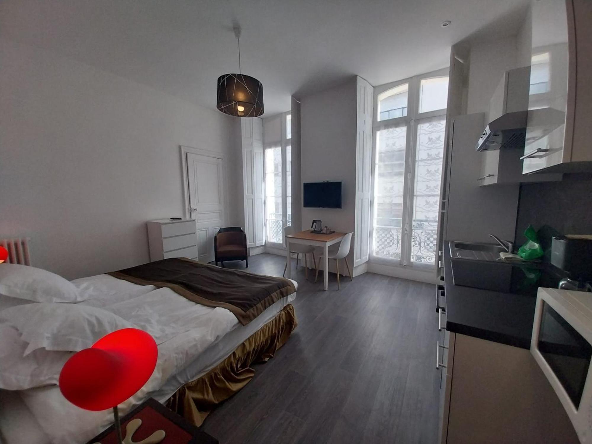 Royal Luchon Aparthotel Bagnères-de-Luchon Exteriör bild