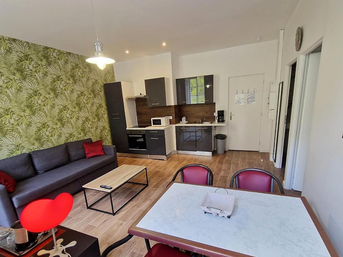Royal Luchon Aparthotel Bagnères-de-Luchon Exteriör bild