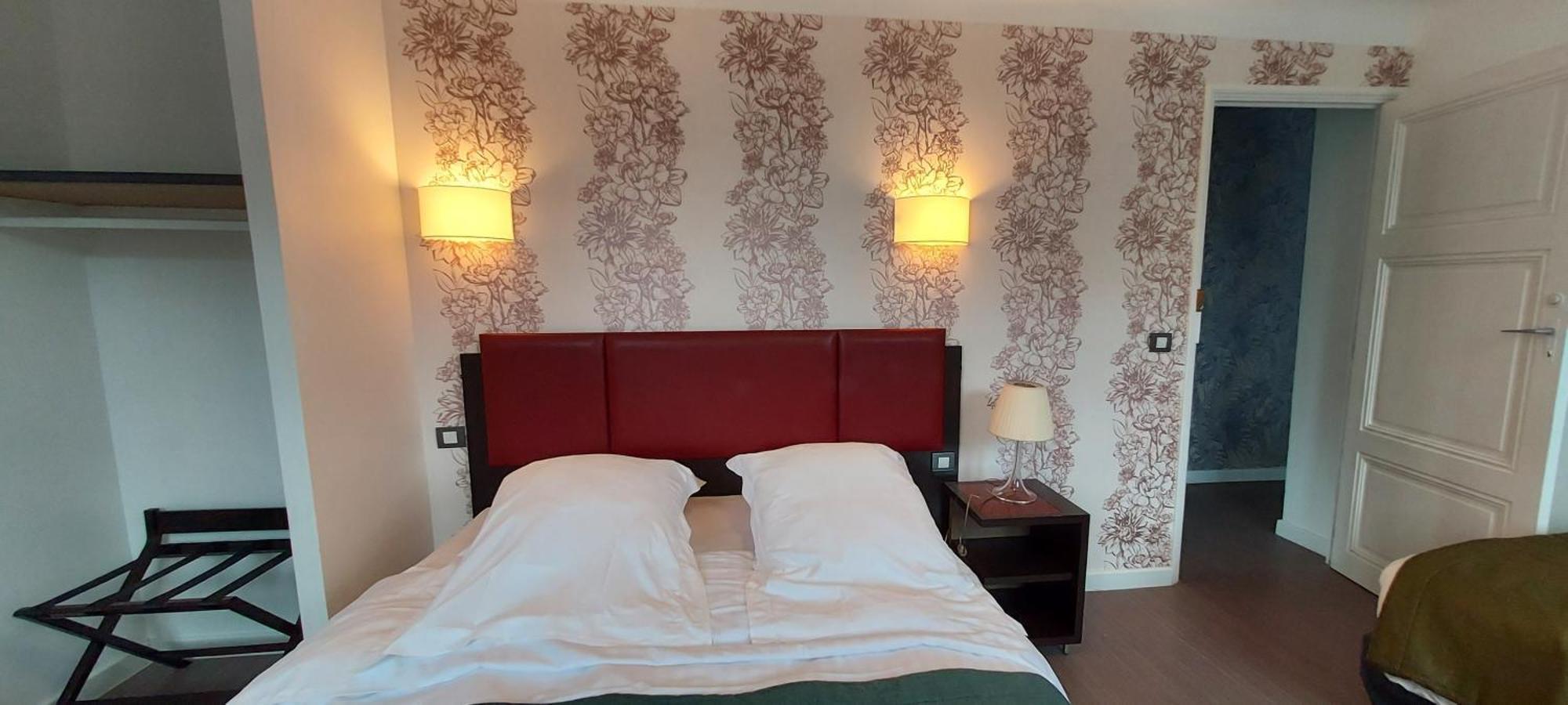 Royal Luchon Aparthotel Bagnères-de-Luchon Exteriör bild