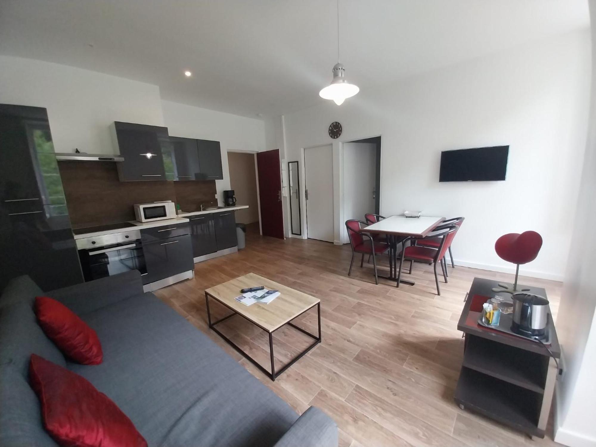Royal Luchon Aparthotel Bagnères-de-Luchon Exteriör bild