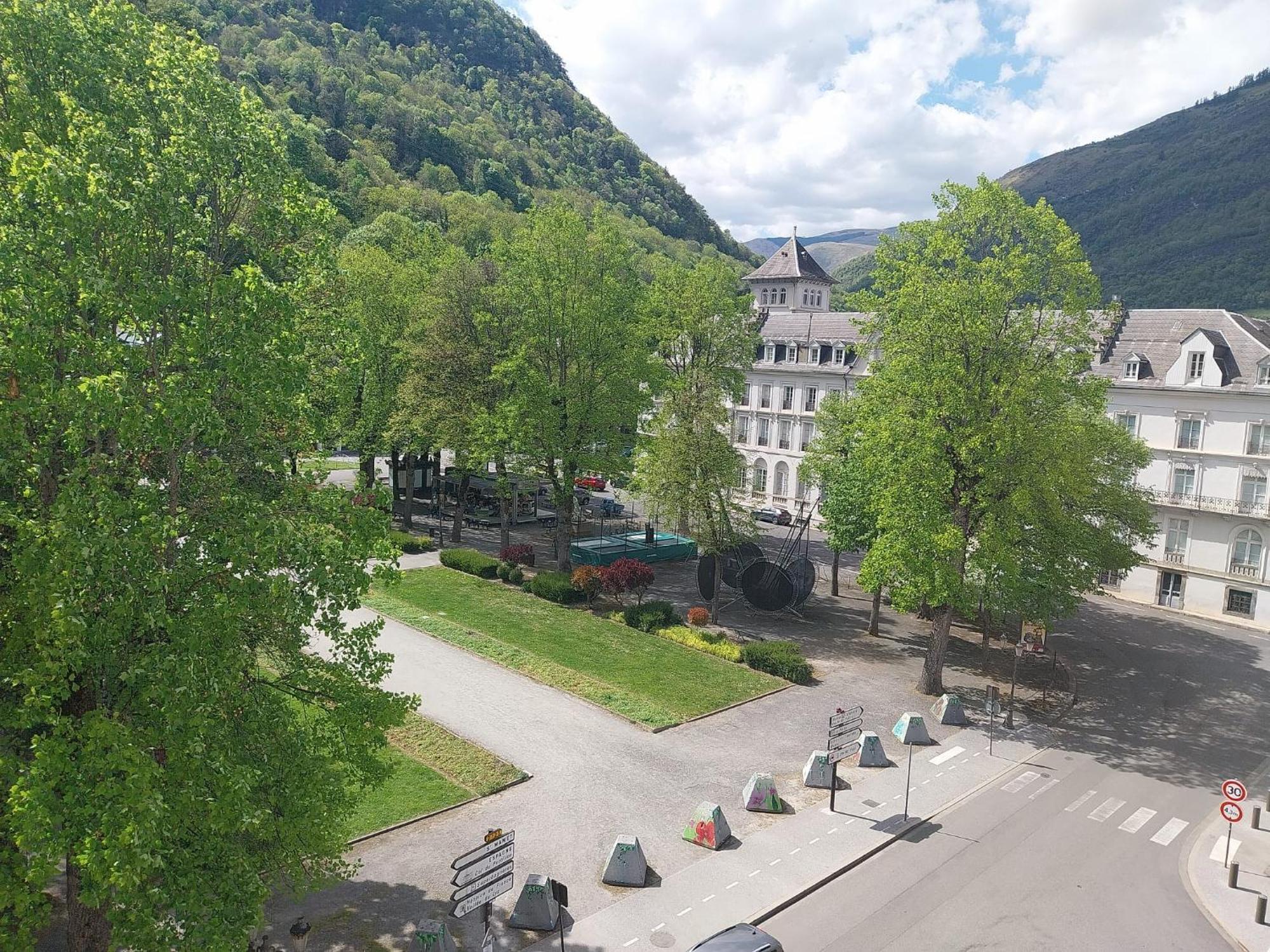 Royal Luchon Aparthotel Bagnères-de-Luchon Exteriör bild